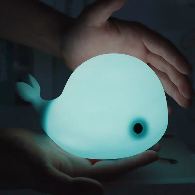 Sød hval natlampe i silikone til baby