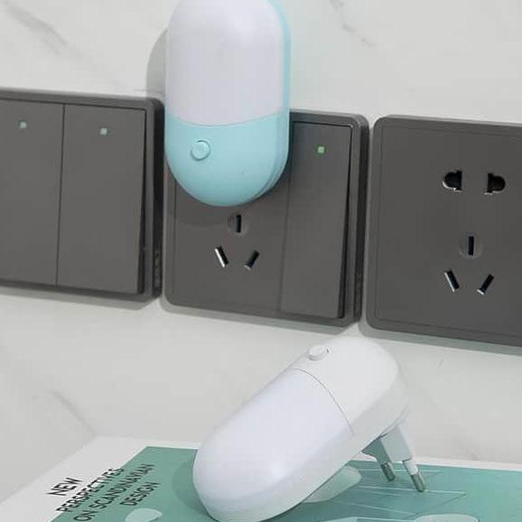 Tofarvet LED vågelampe til stikkontakt