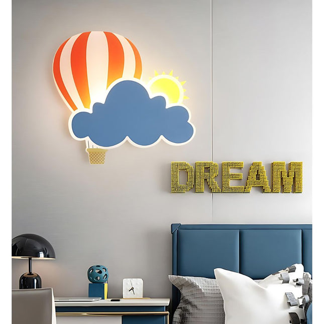 Børnevæglampe med luftballon og sky