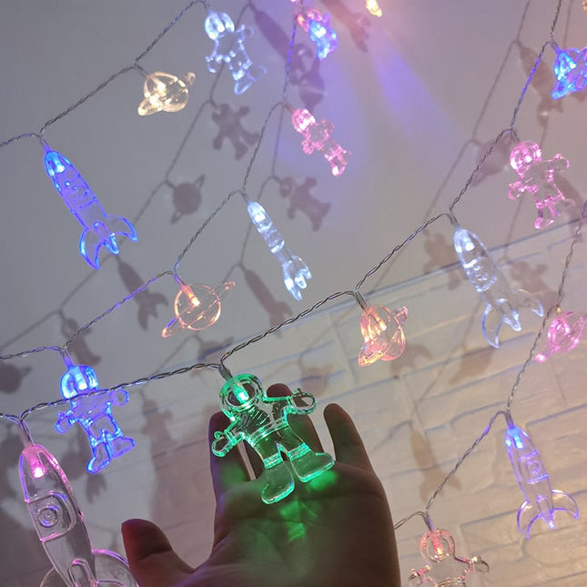 LED lyskæde med rum-tema til børn