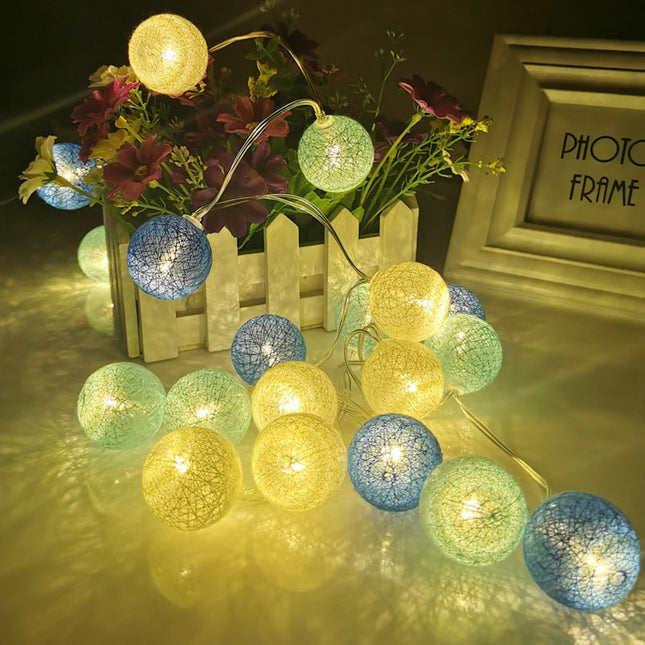 Dekorativ LED lyskæde med bomuldskugler