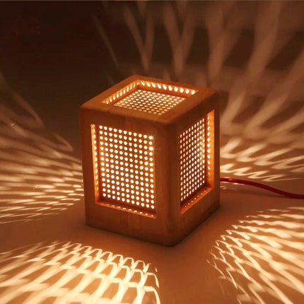 Firkantet sengelampe i massivt træ