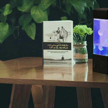 Flerfarvet LED lampe med vandmænd