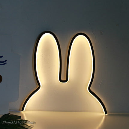 Moderne væglampe formet som kaninører