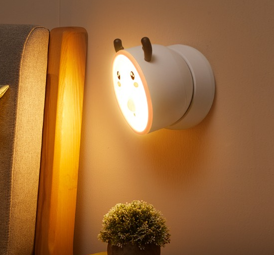 LED touch-natlampe med hjortemotiv