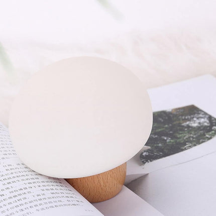 Kawaii mini svampe natlampe i træ
