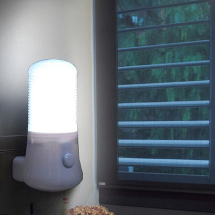 LED natlampe til stikkontakt (kold hvid)