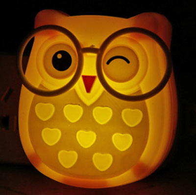 Sød ugle LED natlampe til stikkontakt