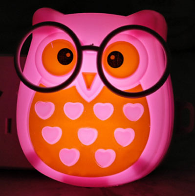 Sød ugle LED natlampe til stikkontakt