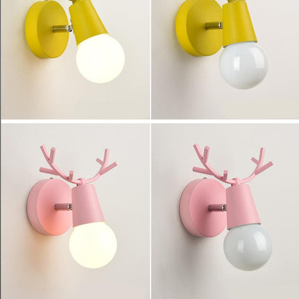Væglampe i metal med hjortegevir design