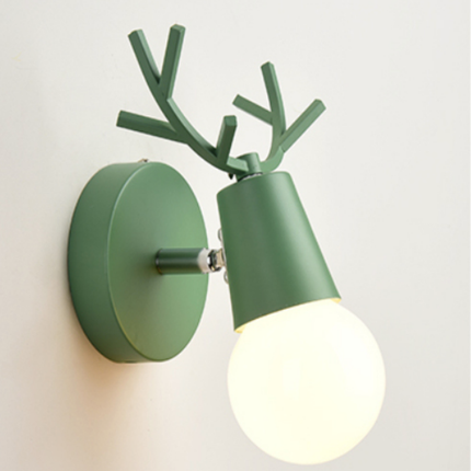 Væglampe i metal med hjortegevir design