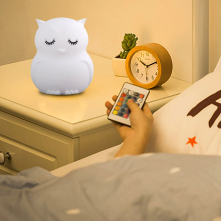 Genopladelig ugle natlampe med fjernbetjening