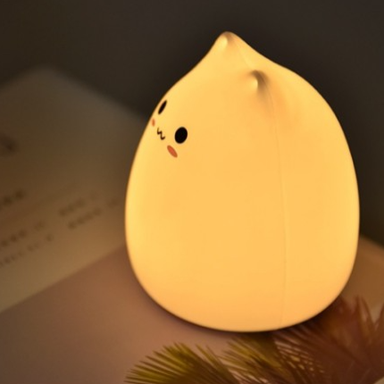 Blød silikone natlampe formet som killing