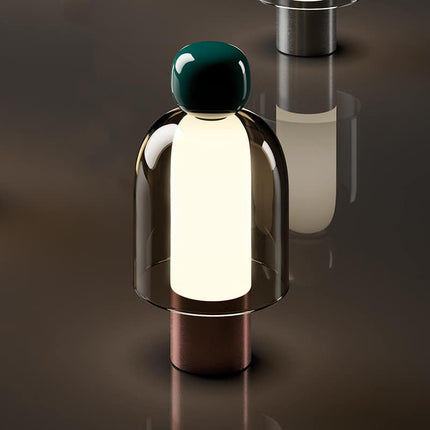 Genopladelig bordlampe i nordisk design