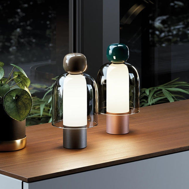 Genopladelig bordlampe i nordisk design