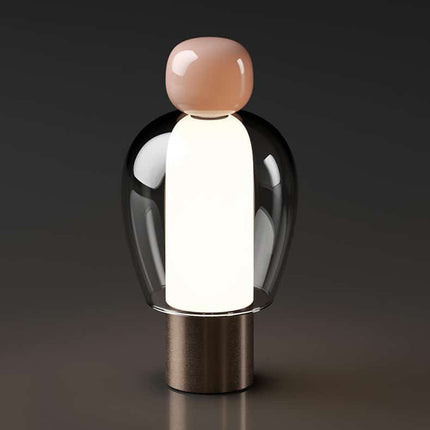 Genopladelig bordlampe i nordisk design