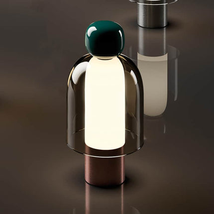 Genopladelig bordlampe i nordisk design