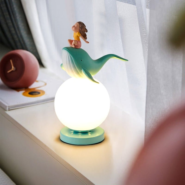 Eventyrlig blåhval natlampe til børneværelset