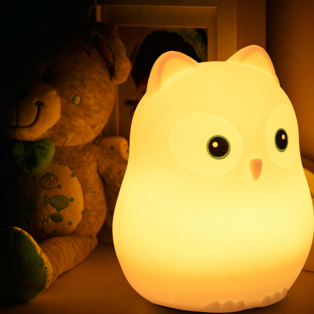 Ugle natlampe i silikone med fjernbetjening