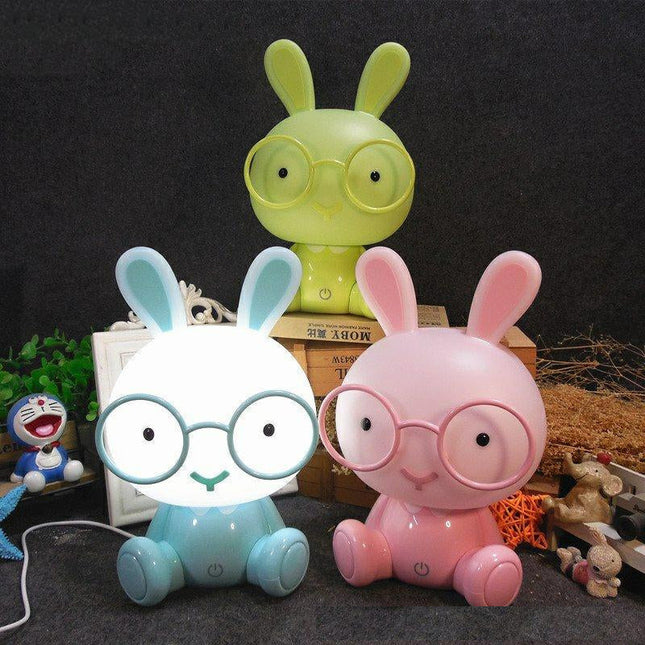 Kanin natlampe med briller og touch