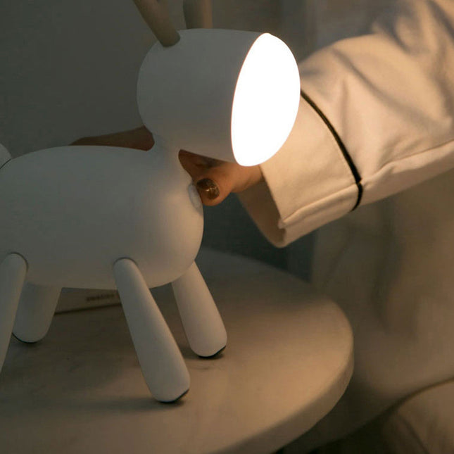Moderne hjort natlampe med LED lys