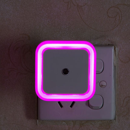LED natlampe til stikkontakt med lyssensor