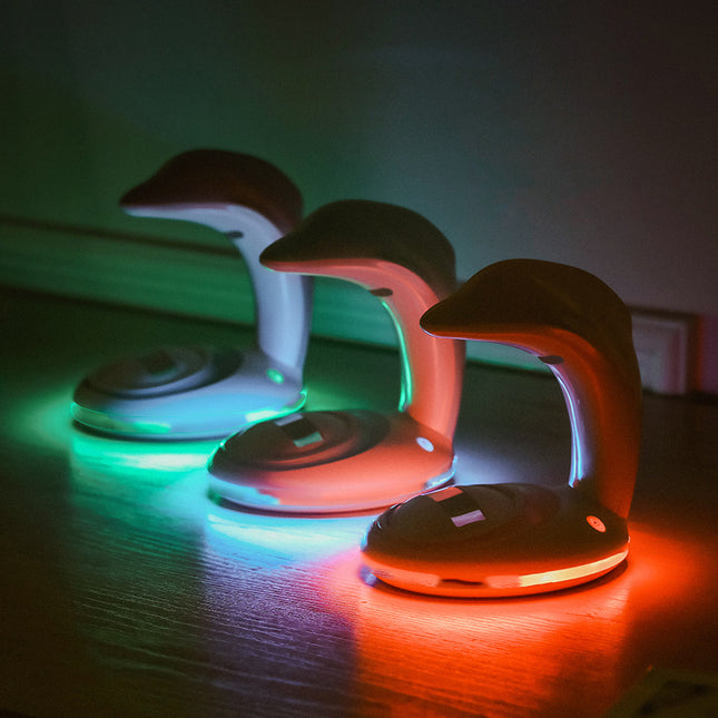 Farverig hval natlampe med regnbueprojektor