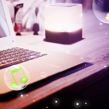 Natlampe med Bluetooth højttaler og ur