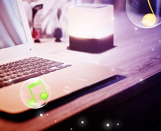 Natlampe med Bluetooth højttaler og ur