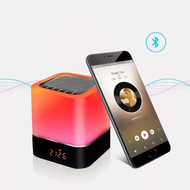 Natlampe med Bluetooth højttaler og ur